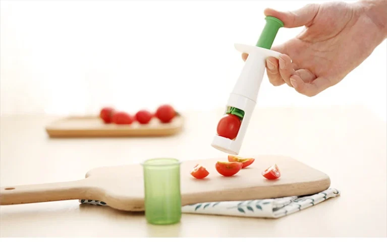 Grape Slicer Small Fruits Cutter Grape Splitter Salad Tools for Kids Grape Peeler Cherry Tomato Slicer Creative Kitchen Gadget